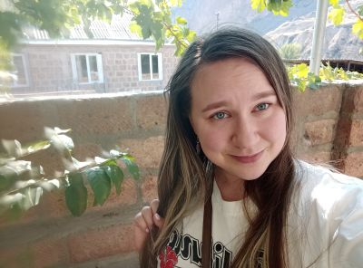 Света с видом на территории