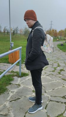 Когда Света просит отдать рюкзак, потому что так красивее