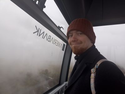 Андрей в кабинке