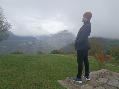 Андрей на фоне красивых видов