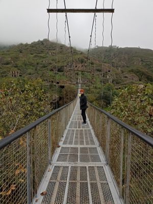 Андрей на подвесном мосту
