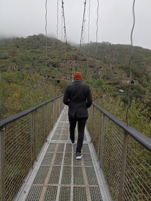 Андрей на подвесном мосту