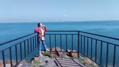 Света на фоне озера Севан