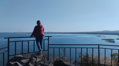 Света на фоне озера Севан