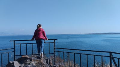 Света на фоне озера Севан