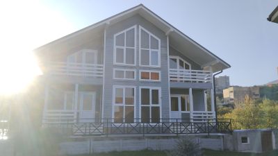 Домик в отеле с нашей комнатой