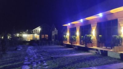 Вид на ночной отель