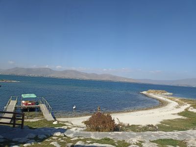 Вид с территории ресторана на озеро Севан