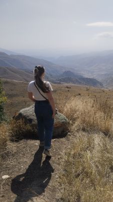 Света на фоне красивых видов