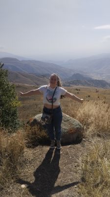 Света на фоне красивых видов