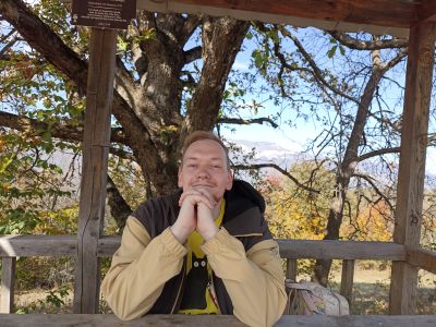 Андрей в беседке