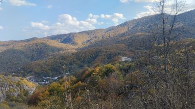 Красивые виды на пути к монастырю