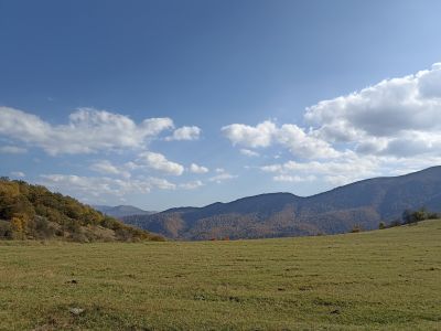 Красивые виды на пути к монастырю