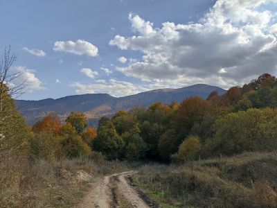 Красивые виды на пути к монастырю