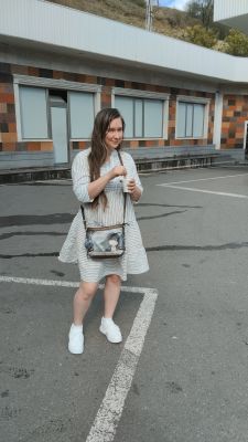 Света пьёт горячий шоколад